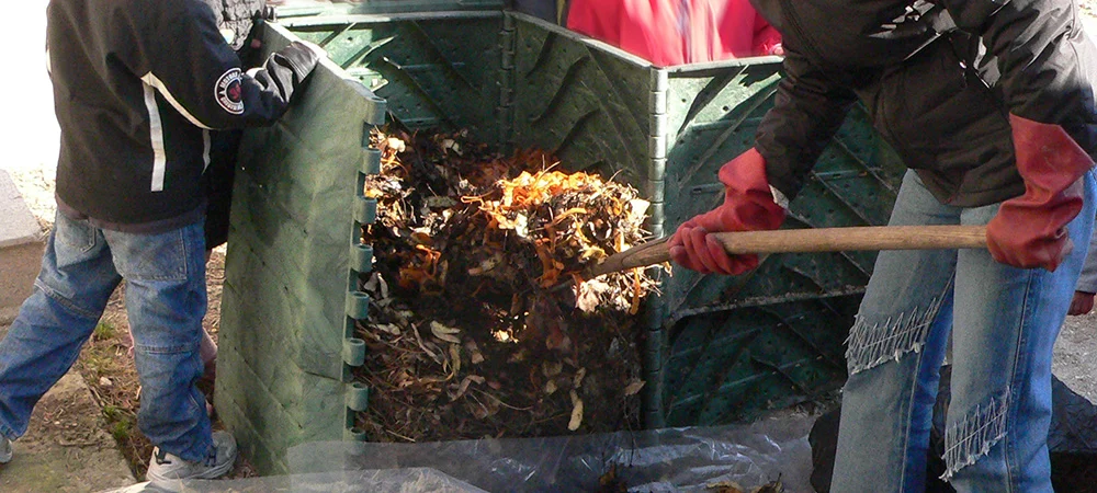 enfants-et-composteur