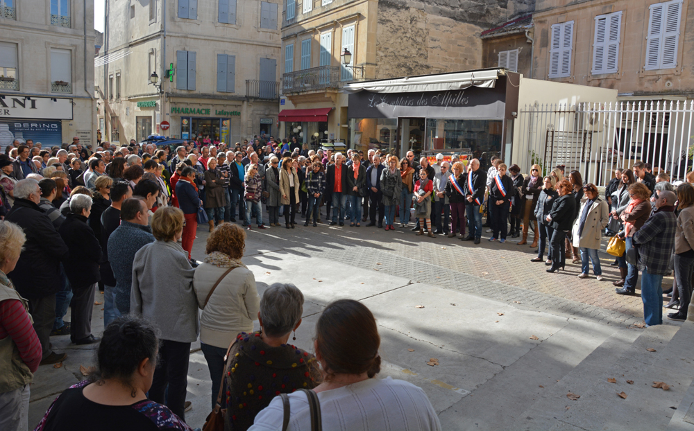 Hommage aux victimes des attentats du 13 novembre 2015 à Paris