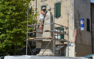 La fontaine de la Trinité en cours de restauration