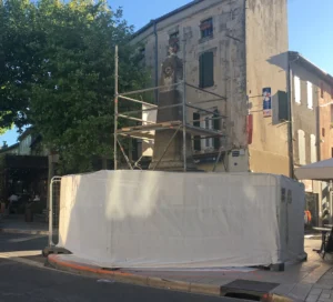 La fontaine de la Trinité au tout début des travaux