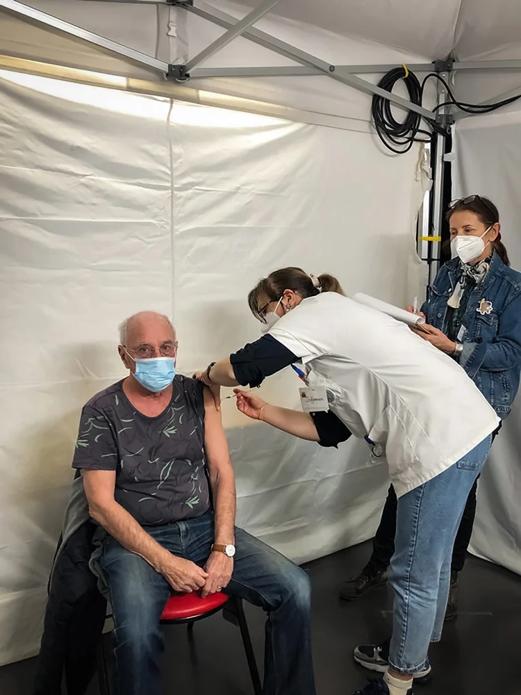 Gérard est la 1000e personne vaccinée à l’Alpilium